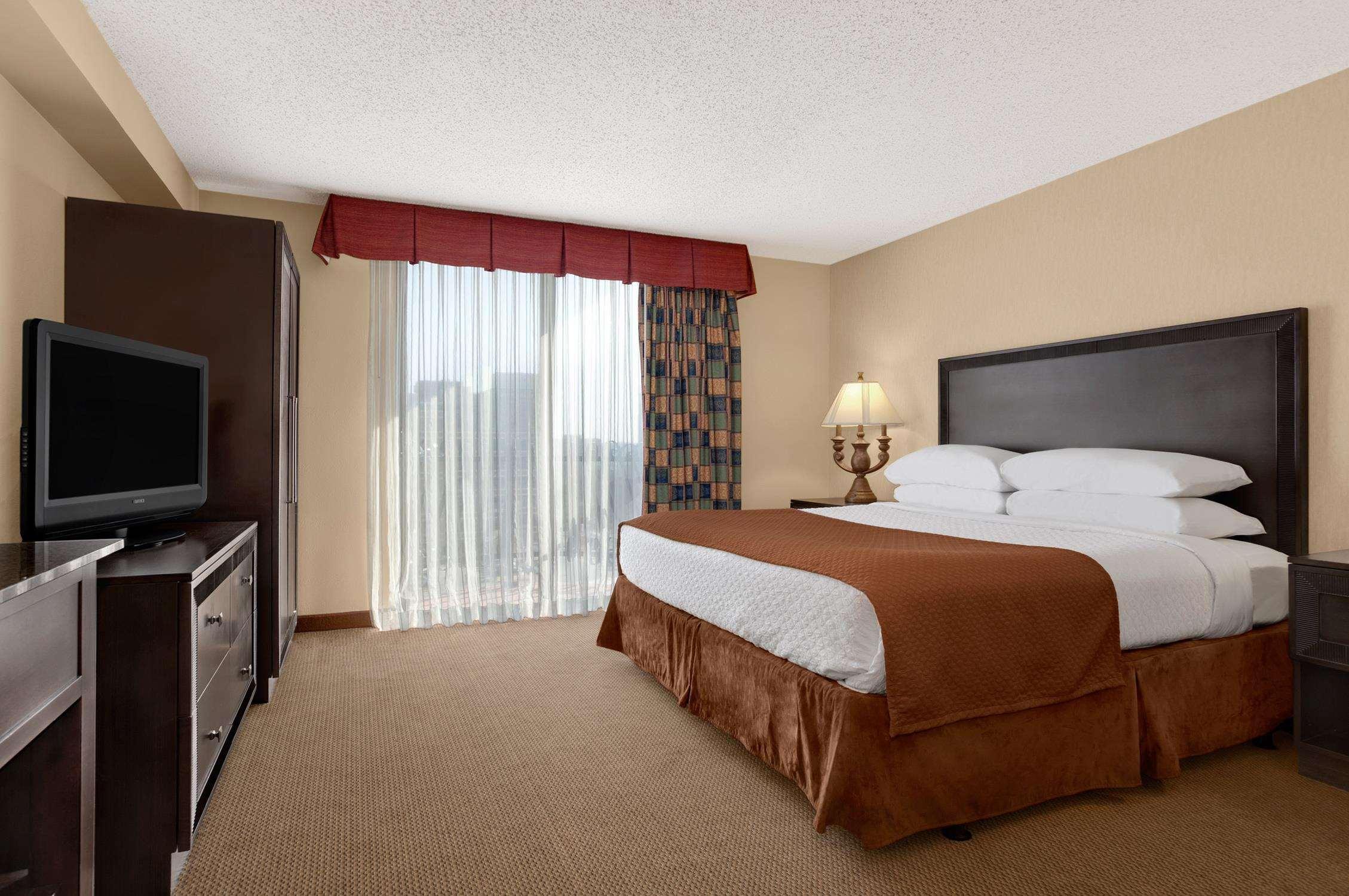Embassy Suites By Hilton Kansas City Plaza Buitenkant foto
