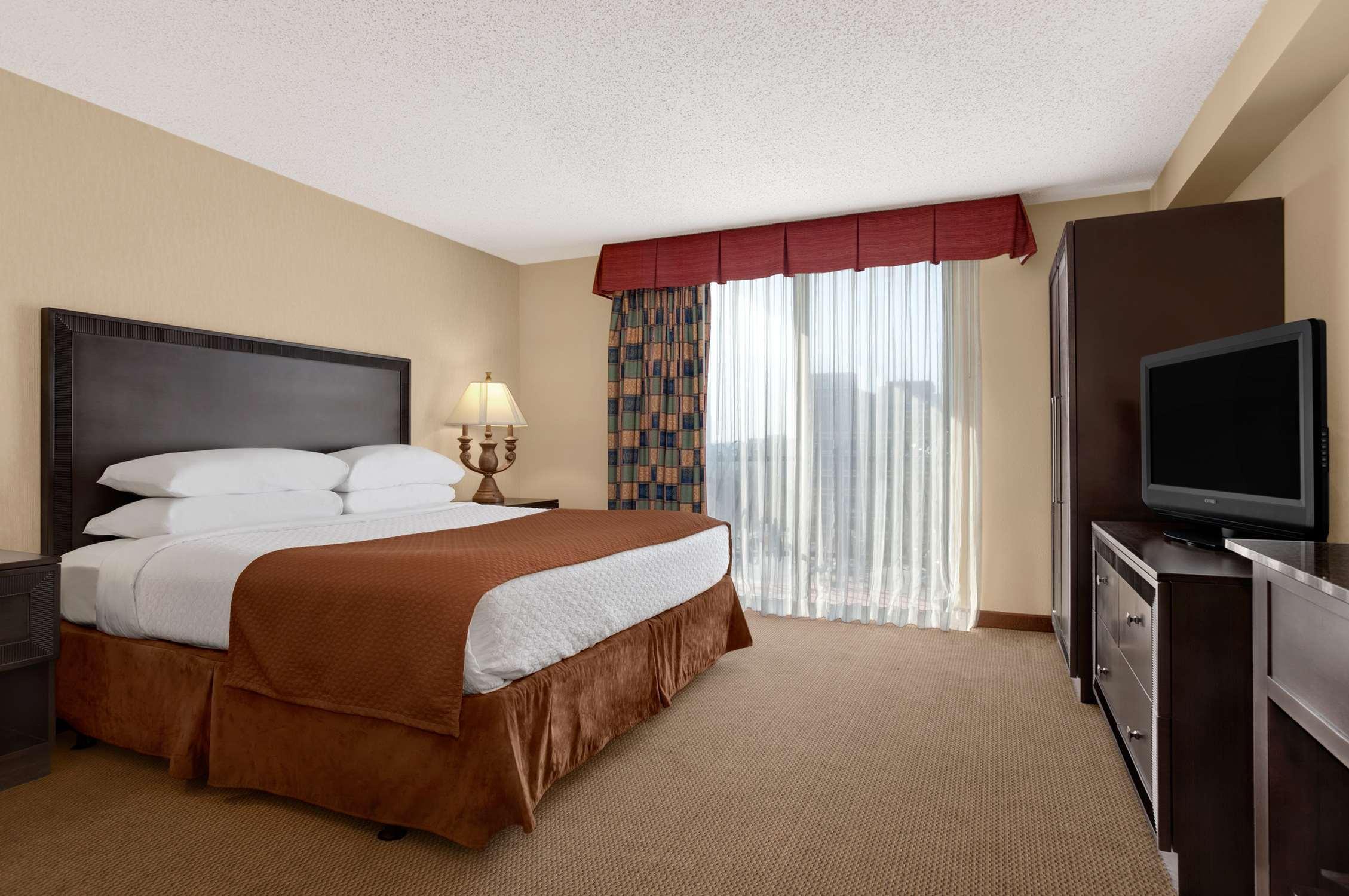 Embassy Suites By Hilton Kansas City Plaza Buitenkant foto