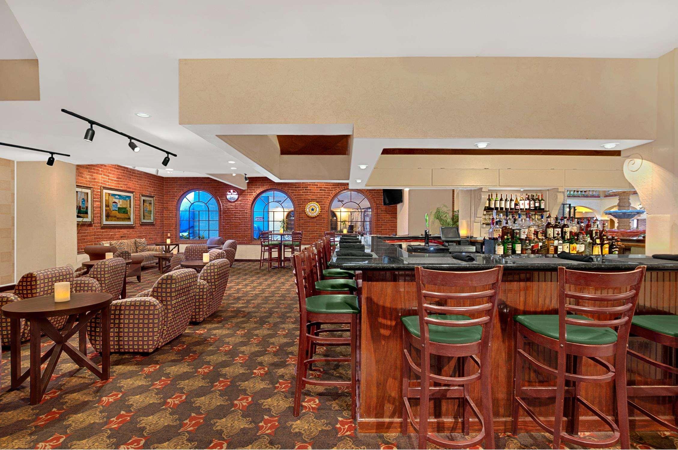 Embassy Suites By Hilton Kansas City Plaza Buitenkant foto