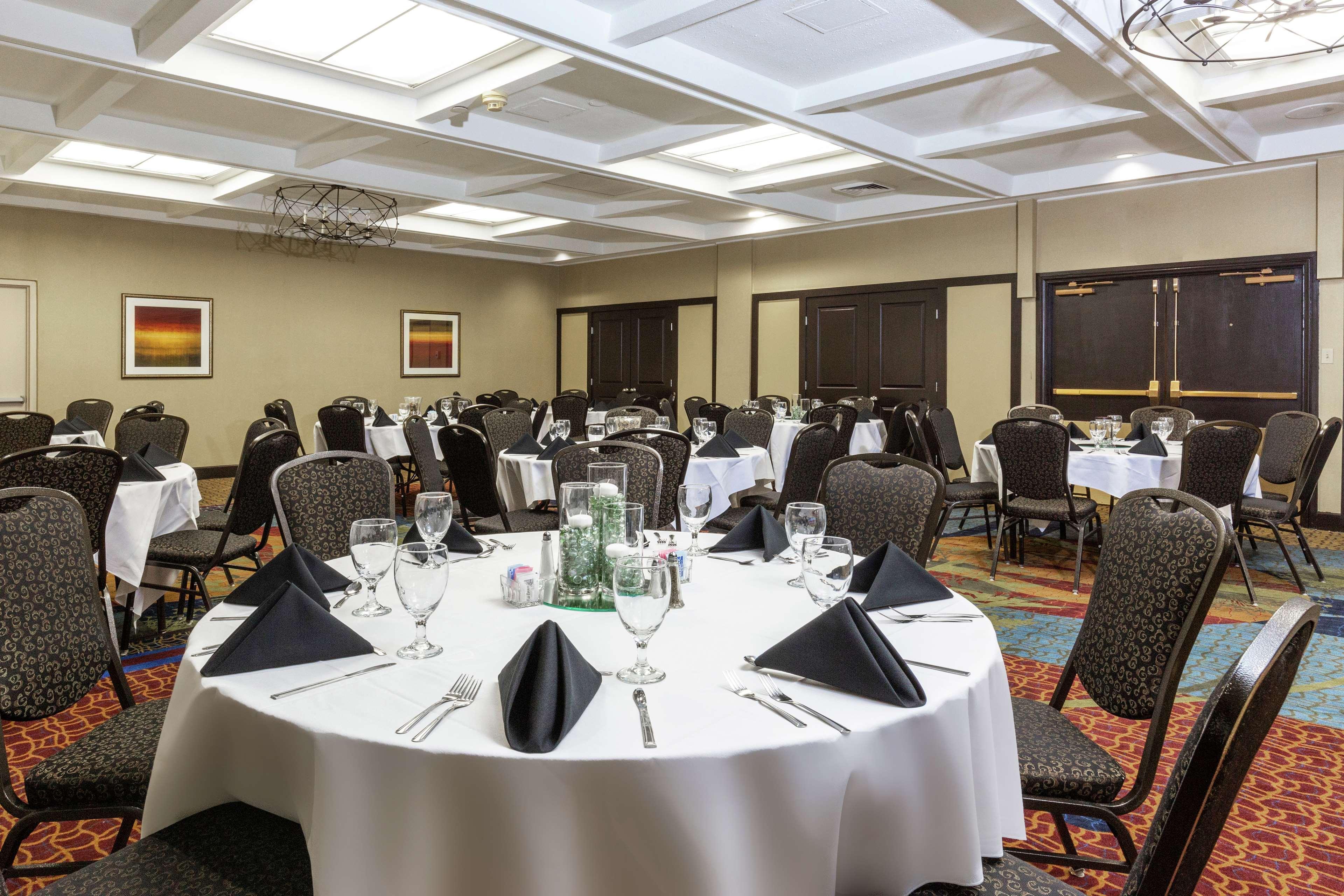 Embassy Suites By Hilton Kansas City Plaza Buitenkant foto