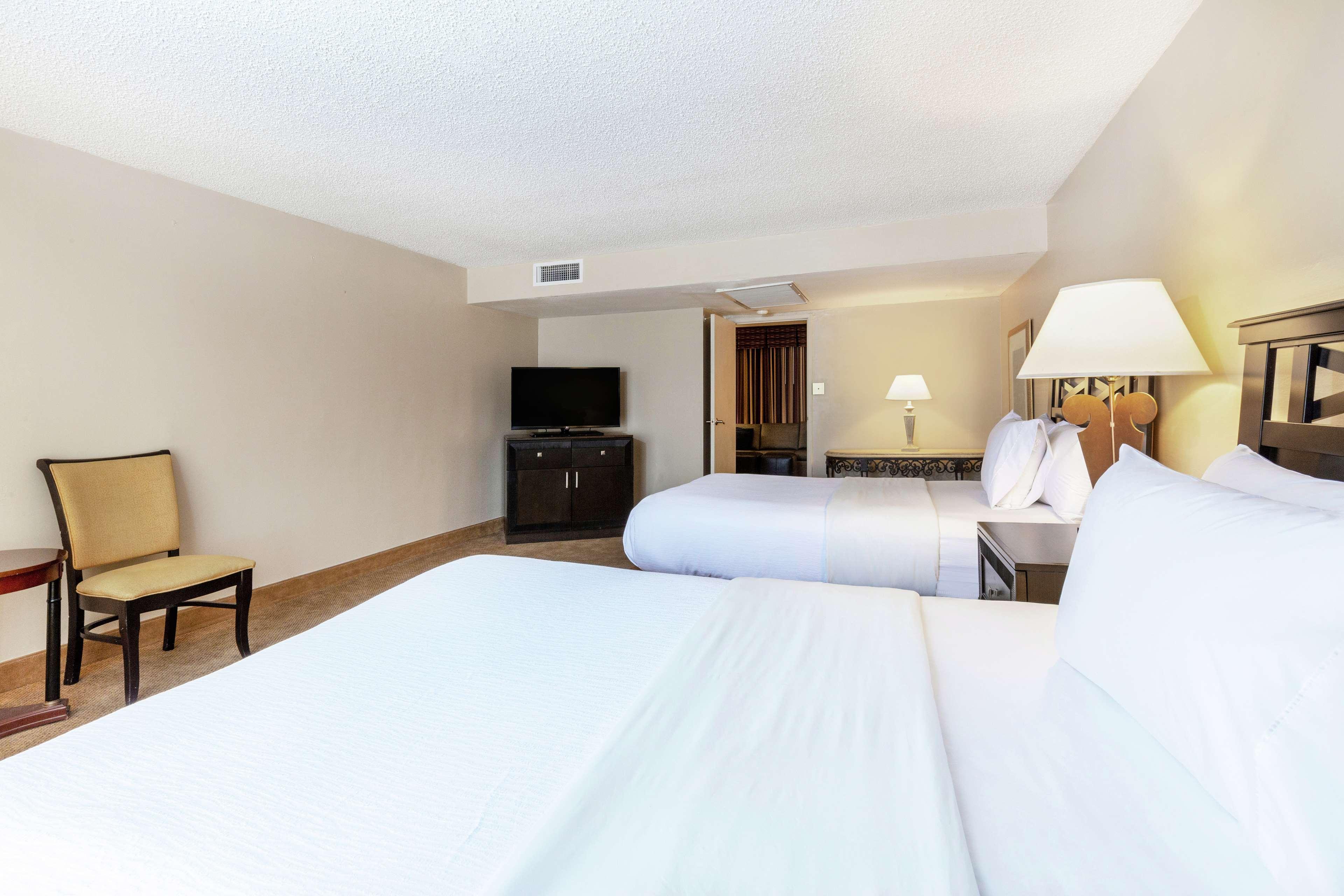Embassy Suites By Hilton Kansas City Plaza Buitenkant foto