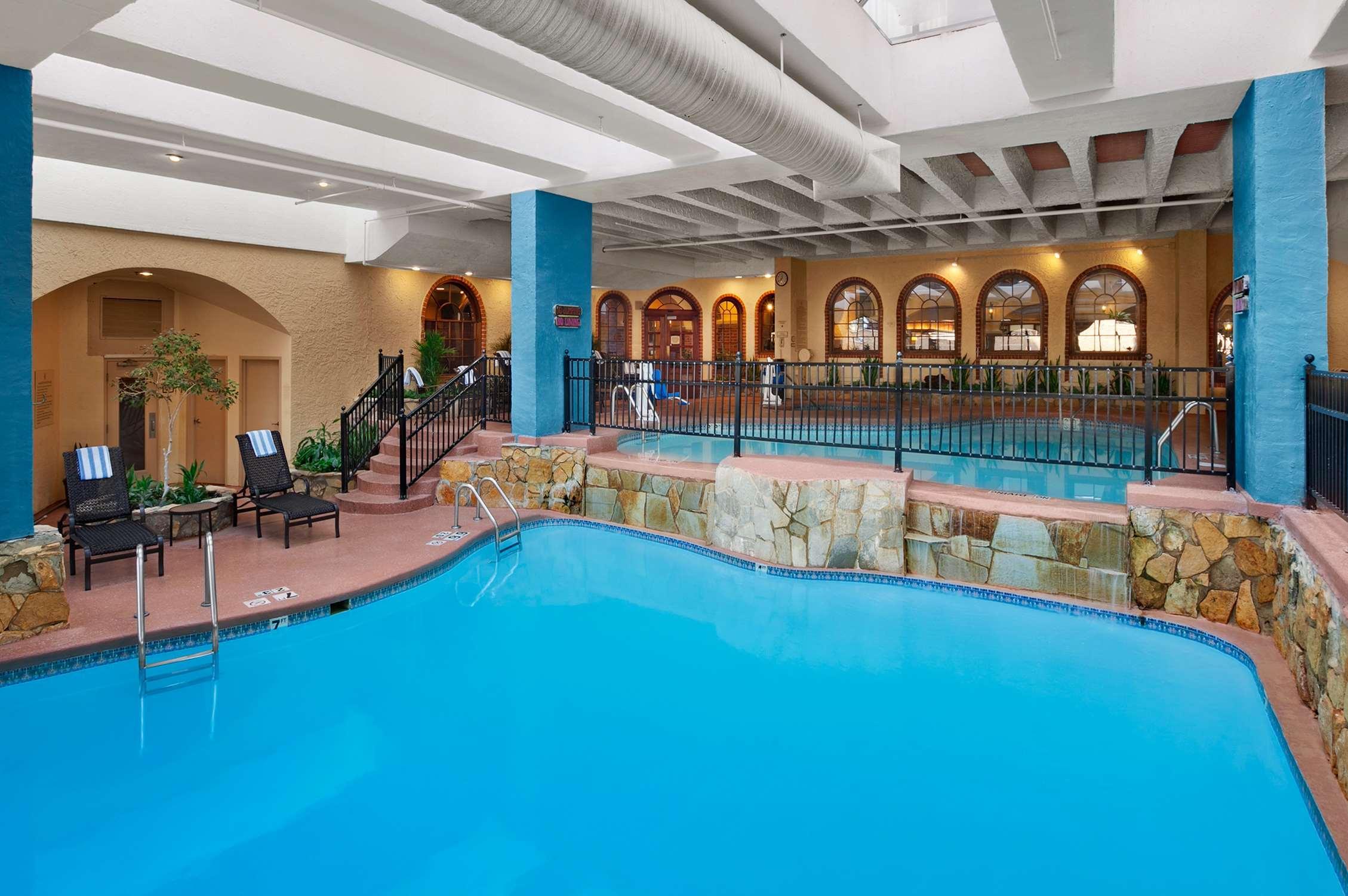 Embassy Suites By Hilton Kansas City Plaza Buitenkant foto