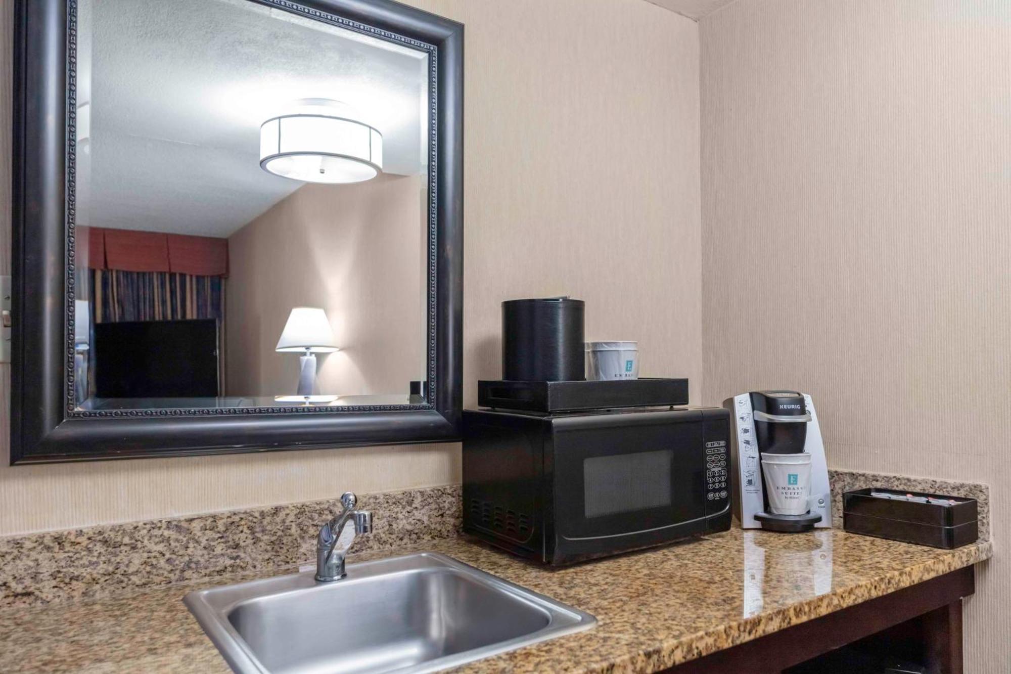 Embassy Suites By Hilton Kansas City Plaza Buitenkant foto