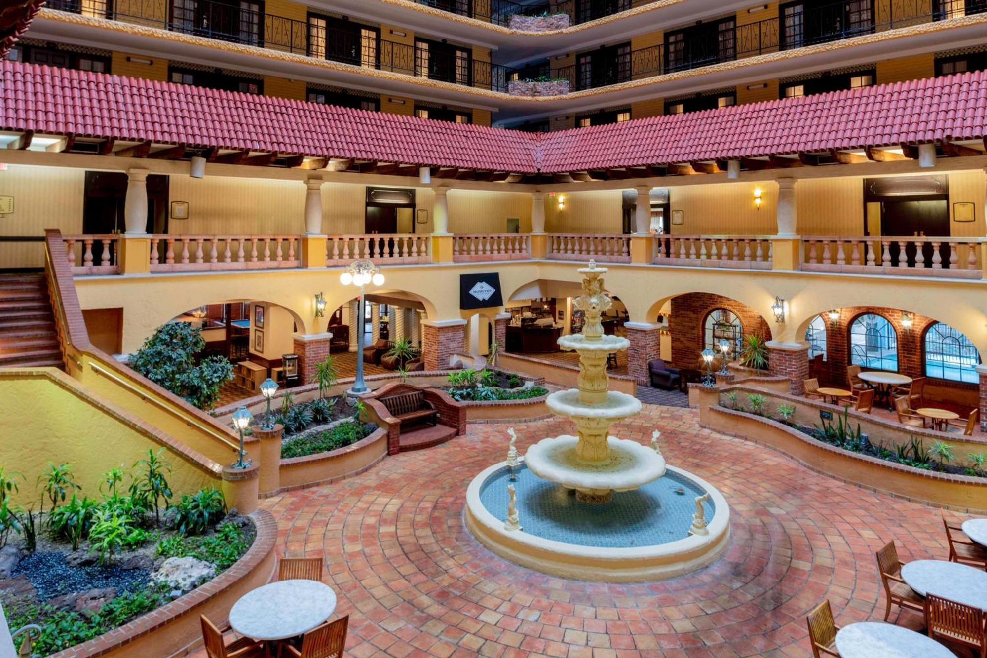 Embassy Suites By Hilton Kansas City Plaza Buitenkant foto