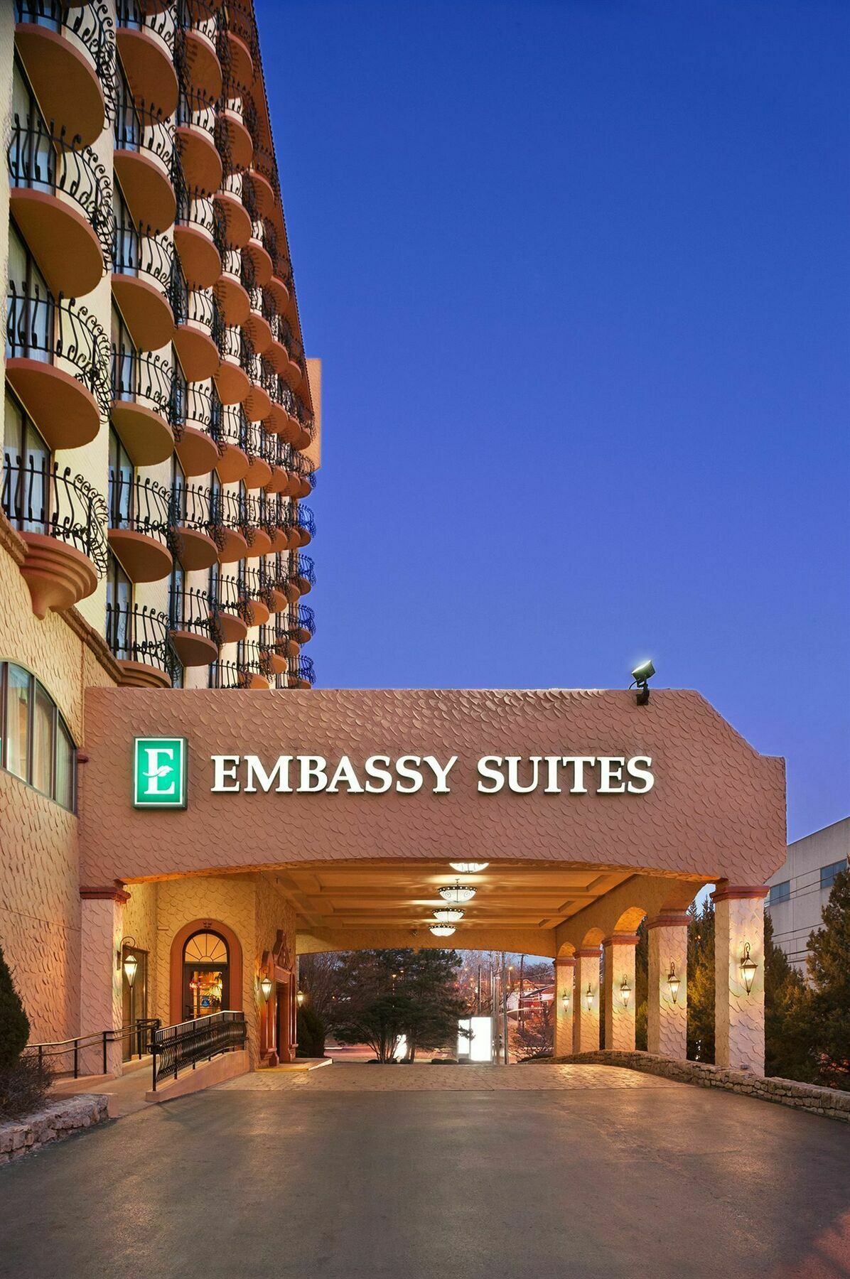 Embassy Suites By Hilton Kansas City Plaza Buitenkant foto